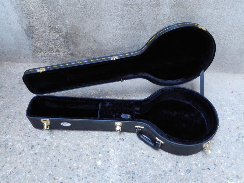 funda instrumento musica banjo madera terciopelo 104x39x15 (25eu.) 1u